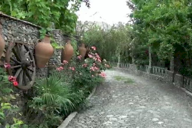    Masallıda kolleksioner müəllim həyətini qəsrə çevirdi   - Fotolar