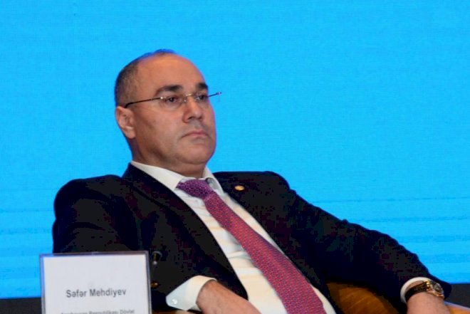    Pulu alınan iş adamı özünü gömrükdə yandırmaq istədi   