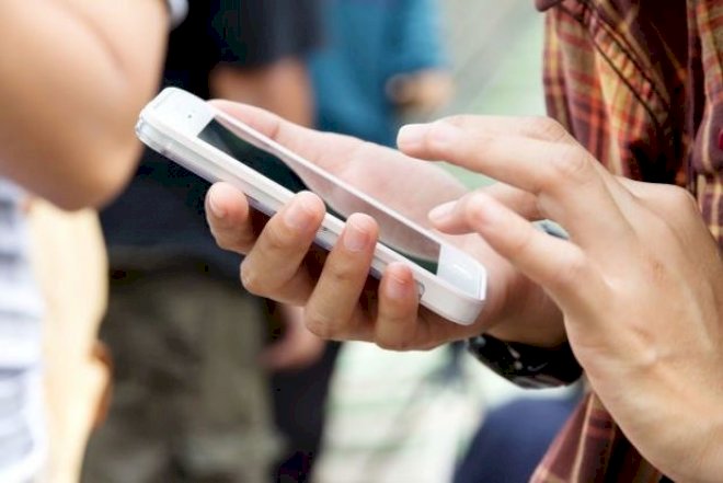    Bakıda bir gün əvvəl alınmış telefonu mağaza geri qaytarmadı    