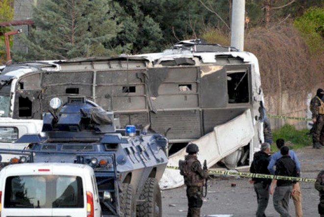    Türkiyədə terror aktı: Avtobus minaya düşdü, ölən və yaralananlar var   
