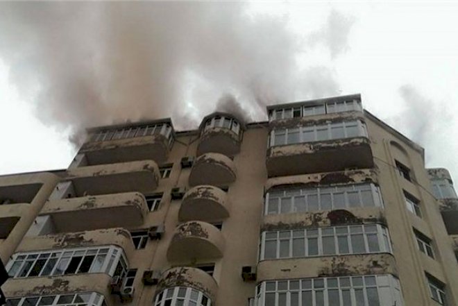    Sumqayıtda bina yanır - Foto   