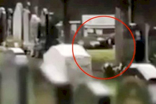    Anasının qəbrini ziyarətə getdi, gördüyü mənzərədən şoka düşdü – Video   