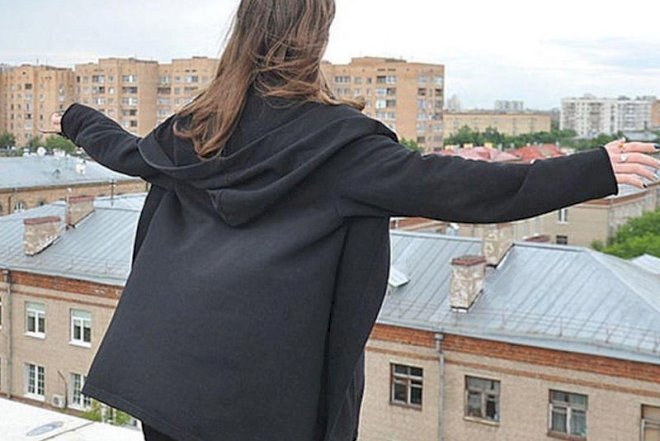    3 uşaq anası özünü binadan atdı – Azərbaycanda   - Foto