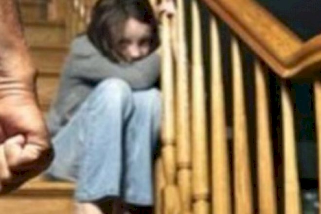   11 yaşlı qız evdən qaçdı - Döyülüb   