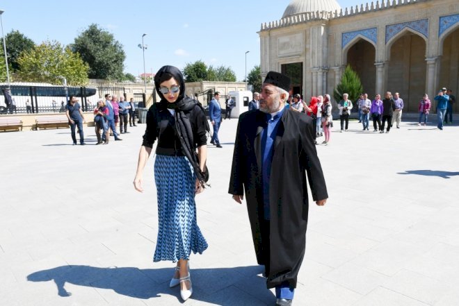    Birinci xanımın imamla söhbəti   