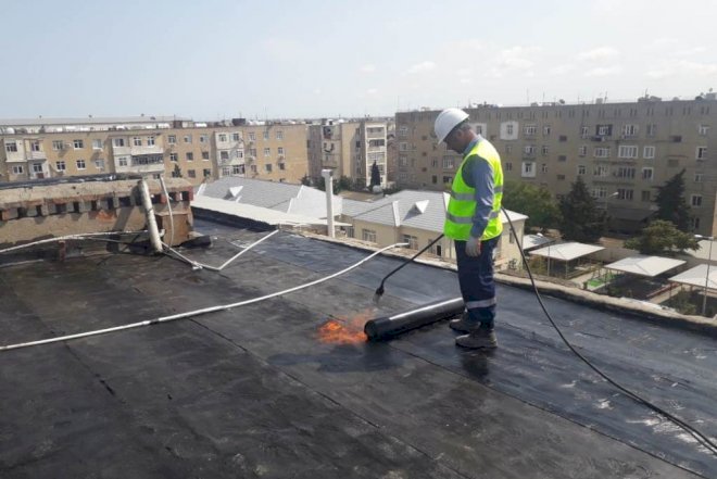    Bakıda binaların dam örtüyü dəyişdirilir   