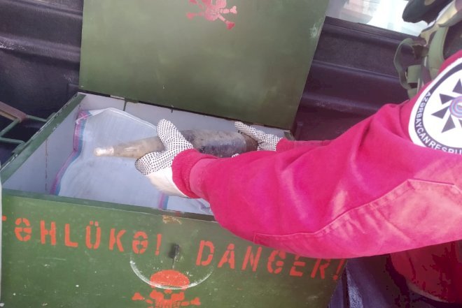    Marketin qarşısında raket tapıldı - Fotolar   