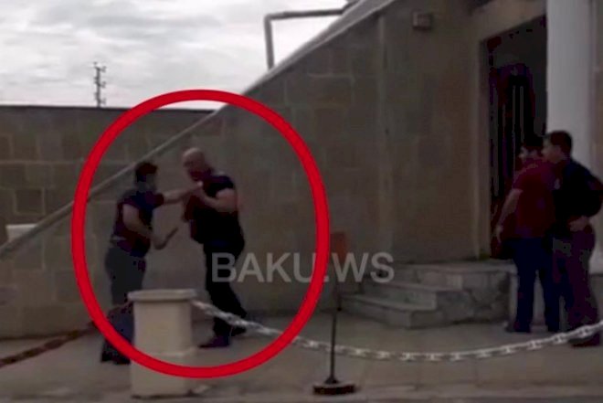    Bakıda küçənin ortasında  bıçaqlı cinayət –   Video