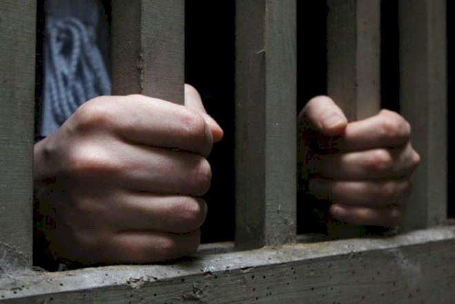    Prezident polis qatilini əfv etdi, ara qarışdı   