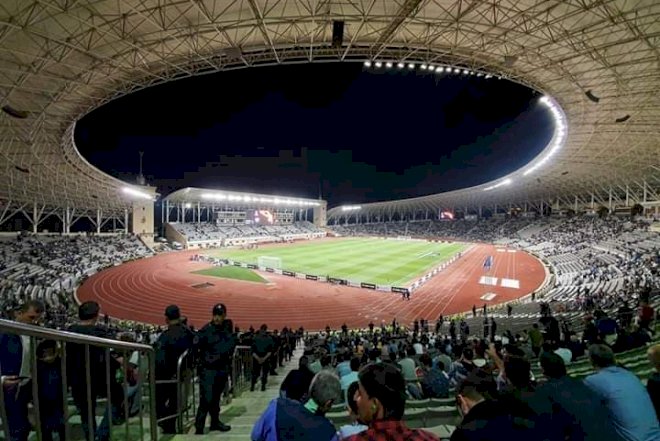    Vuvuzela çalan, aparıcıya söz atan və… -   Tanınmışlar “Qarabağ”ın oyununda