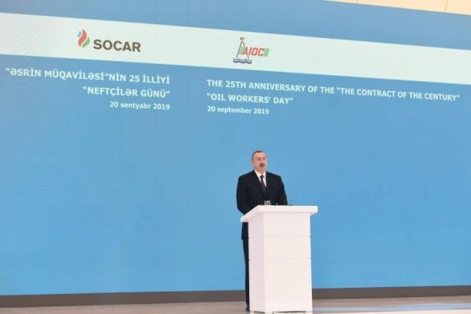    İlham Əliyev Neftçilər Günü ilə bağlı mərasimdə   
