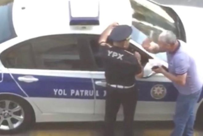    Sürücünün söydüyü yol polisi işdən çıxarıldı   
