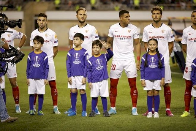    Hamı ondan danışır: “Qarabağ” – “Sevilya” matçındakı uşaq niyə belə etdi?   - Foto