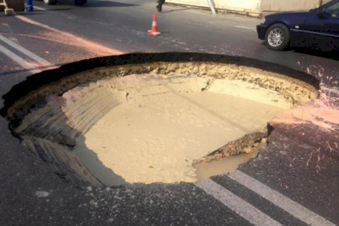    Bakıda yol çökdü   - Foto