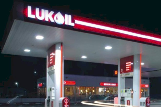    “Lukoyl”dan şikayət: 48 litrlik çənə 76 litr “benzin” vurdular   - Foto