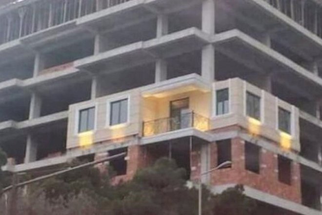    Bakıda tikinti davam edən binada yaşayış var   - Fotolar