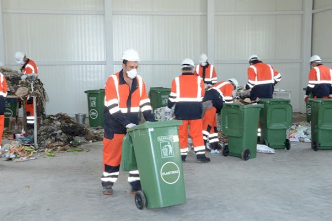    Nərimanovda tullantıların çeşidlənməsi aparılır   