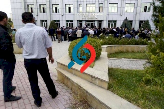    Ağsuda icra hakimiyyətinin qarşısında izdiham –   Fotolar