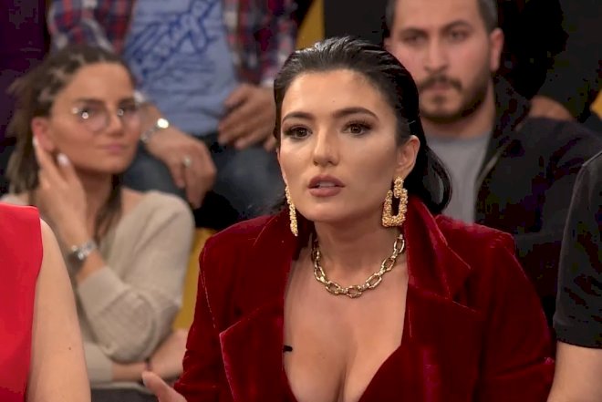    Dilarə metroda mahnı oxudu: “Dəm olmuşam” - Video   