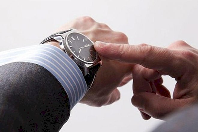    Biznesmenin saatı oğurlandı   - 830 minlik