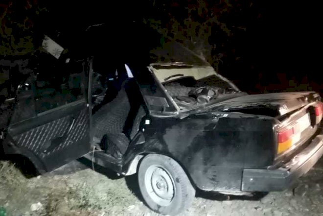    Bakıda maşın dirəyə çırpıldı, sürücü xəsarət aldı   