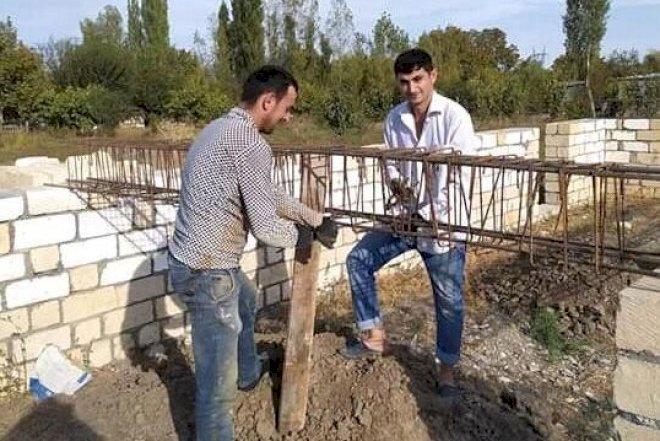    “Vur, komandir, vur”un qəhrəmanı fəhlə işləyir? - Açıqlama   