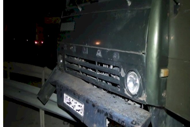    Azərbaycanda abidəyə “KamAZ” çırpıldı - Foto   