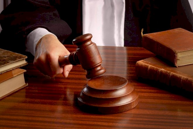    Notariusun evindən 374 min manat oğurlayanlara hökm oxundu   