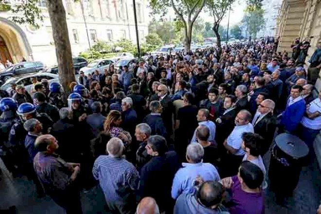    19 Oktyabr  mitinqi ilə bağlı YAP-da təcili toplantı   