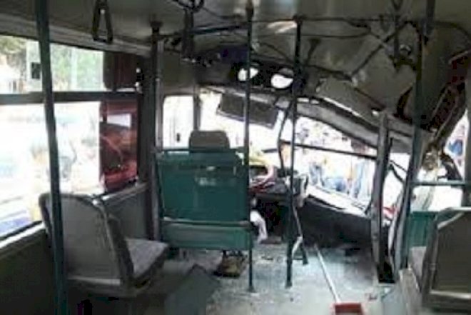    Marşrut avtobusu qəzaya düşdü, xəsarət alanlar var - Foto   