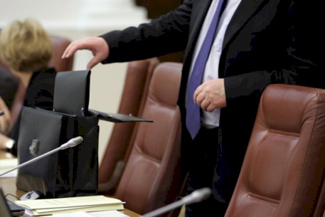    Azərbaycanda daha bir yüksək vəzifəli məmur istefa verir -   İddia