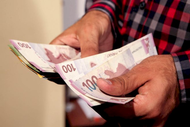    8745 manatı mənimsəmək üçün özünü bıçaqladı - Azərbaycanda   