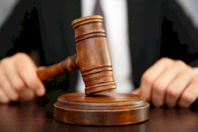    Rüşvətdə təqsirləndirilən bağça müdirəsinin məhkəməsi başladı   