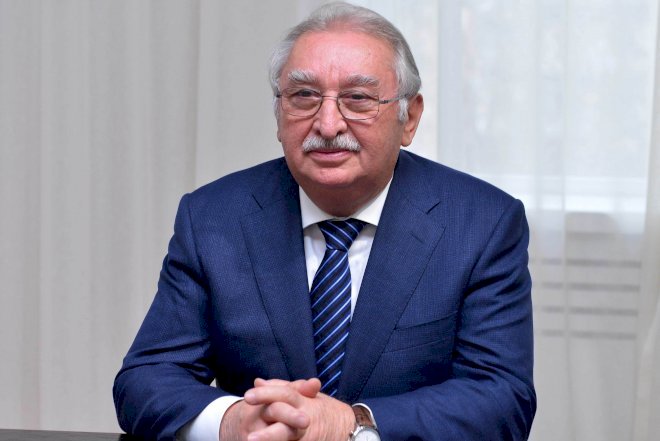    Rektorun bankında 300 min dollarlıq fırıldaq –   Prezidentə şok müraciət
