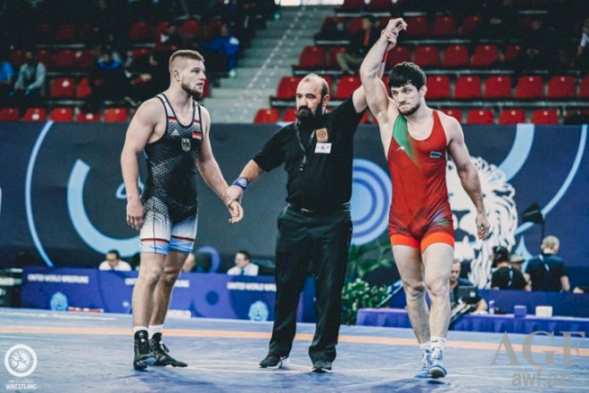    Güləşçimiz dünya çempionatında gümüş medal qazandı   - Video
