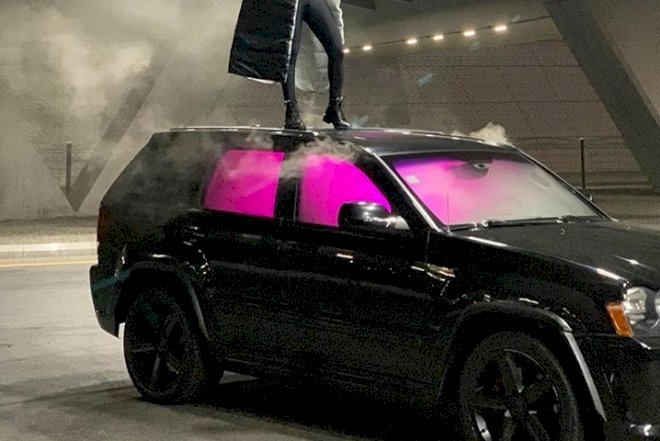    Xalq artistimiz “Jeep”in üstünə çıxıb rəqs etdi - Foto   