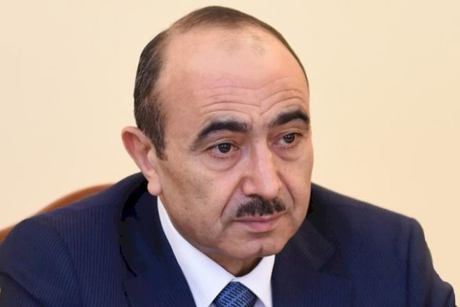    “Məgər siz fərqində deyilmisiniz ki, bir ayağı burda, bir ayağı da...” –   Əli Həsənov