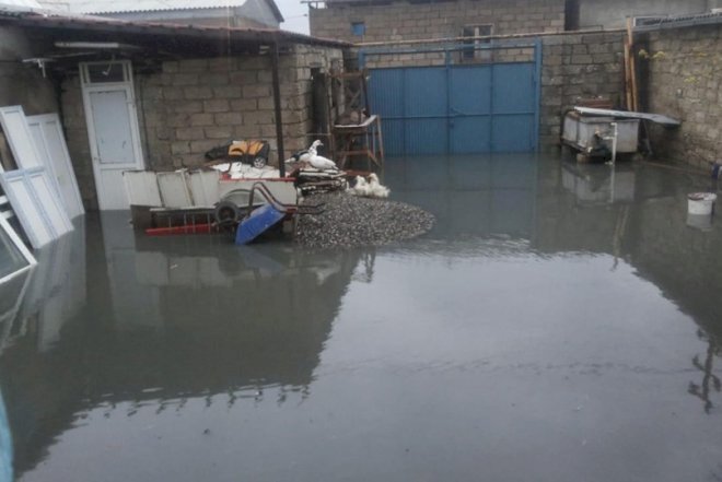    Bakıda evlər su altında qaldı - Foto+Video   