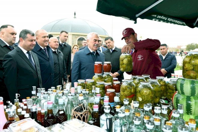    Vasif Talıbov festival keçirdi, alış-veriş etdi –   Video