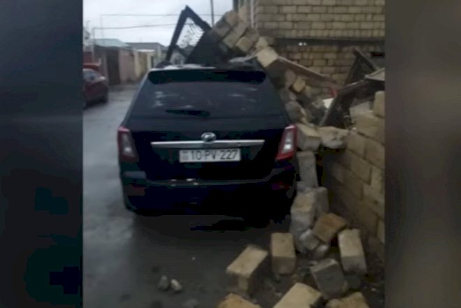    Güclü küləyin Bakıda törətdiyi fəsadlar...   - Video