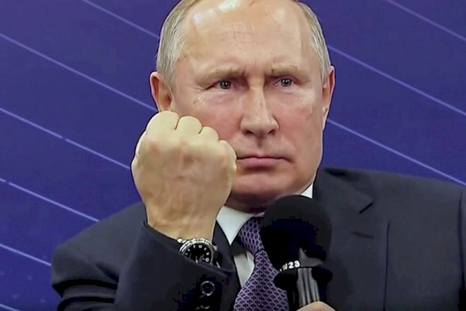    Putin niyə yumruq göstərdi? –   Səbəb + Video