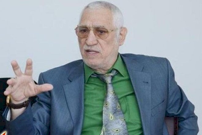    “Nuşirəvan müəllim kimdənsə ehtiyat edib o telekanallara heç nə deyə bilmirsə...”   