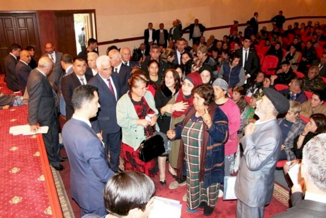    Yeni başçıdan əhaliyə jest: Sakinləri ayaq üstə dinlədi -   Fotolar