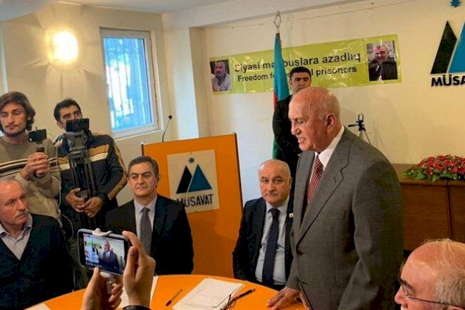    “O dəyirmi masanın porno versiyasını yazıb…” -   Etirazlar 