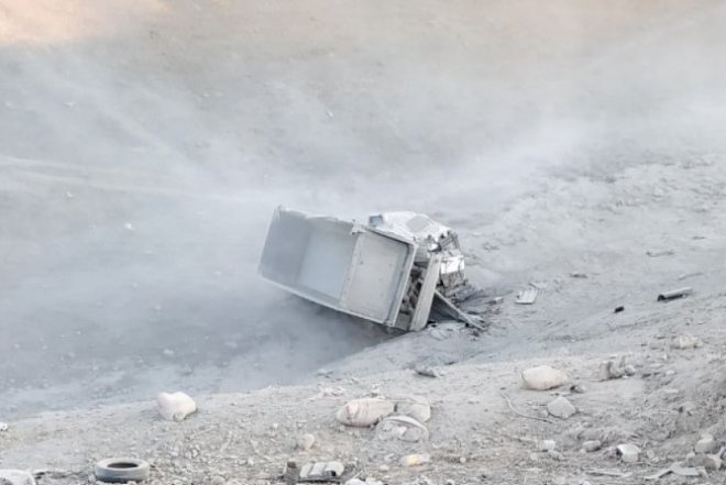   Azərbaycanda yük maşını 45 metr hündürlükdən dərəyə aşdı   - Fotolar