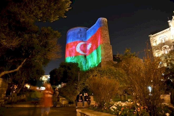    Bakı dövlət bayrağına büründü   - Video