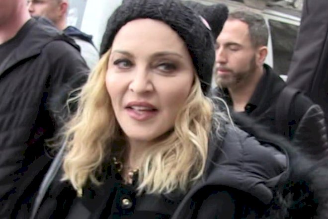    Madonna məhkəməyə verilir   