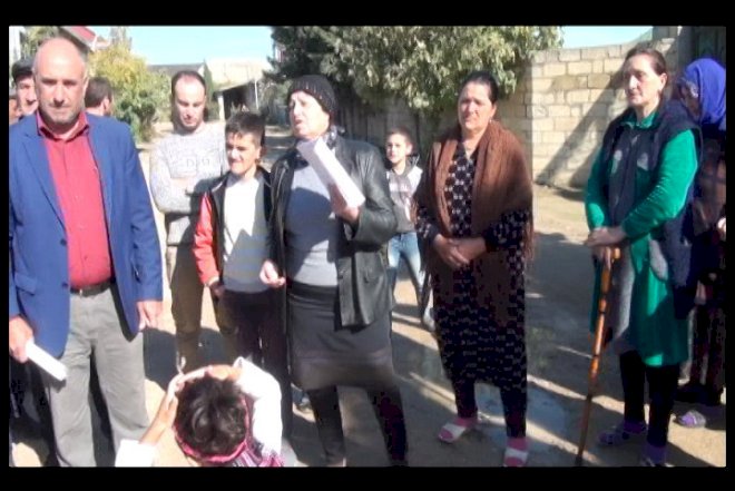    Bakının bu ərazisində hələ də odun peçi işlədilir –   Video