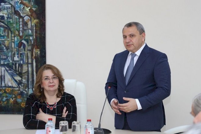    BDU ilə bağlı qalmaqal böyüyür -   Ekspert deputatları debata çağırdı