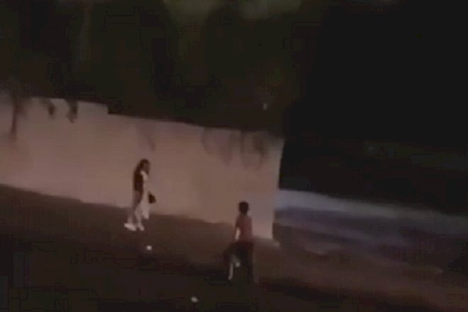    Bakıda qorxulu anlar -   Soyunub insanlara hücum çəkdi - Video